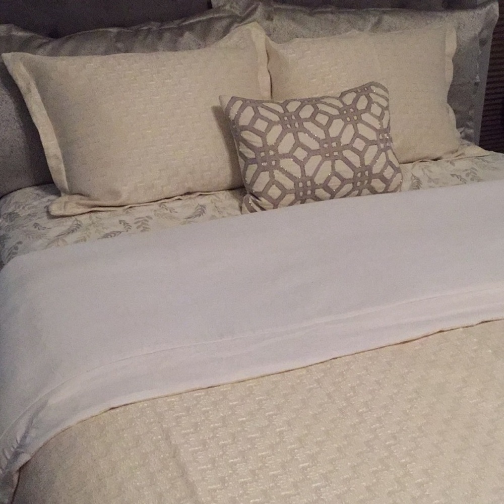 Opulent Ann Gish Queen Luxury Duvet Set: Art of Home Fine Linens. Tone-on-Tone